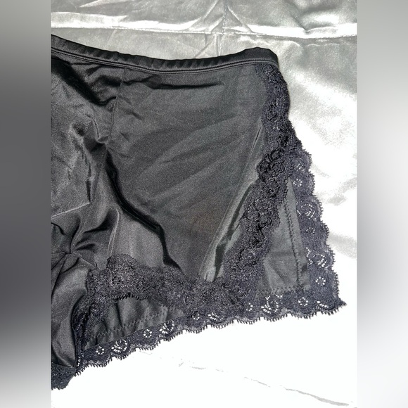 Fashion Nova Black Satin & Lace Trim Bralette & Sleep Shorts PJ Set Small - Picture 6 of 7